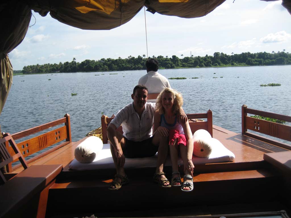 kerala houseboat honeymoon tour packages