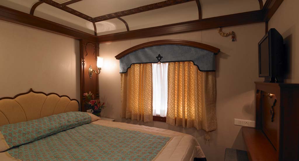 Suite Room Double - The Golden Chariot Train Tour in India