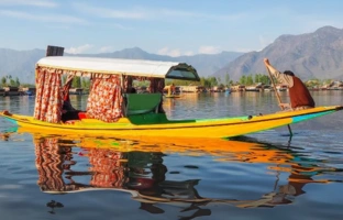 Shikara-ride-Srinagar