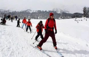 Skiing-Srinagar