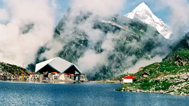 A TOUR TO THE MAJESTIC GURUDWARA – HEMKUND SAHIB