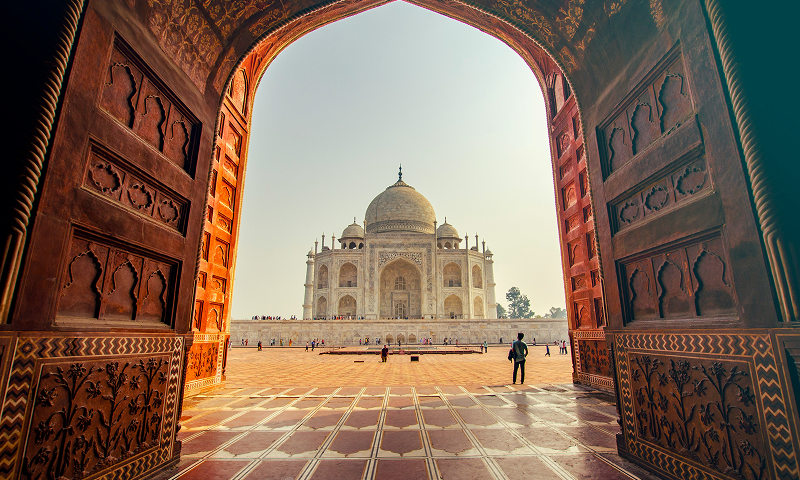 15 Best Tourist Places to Visit in Agra